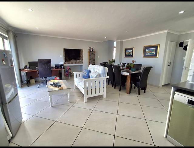 2 BEDROOM HOUSE FOR SALE IN BRITANNIA BAY